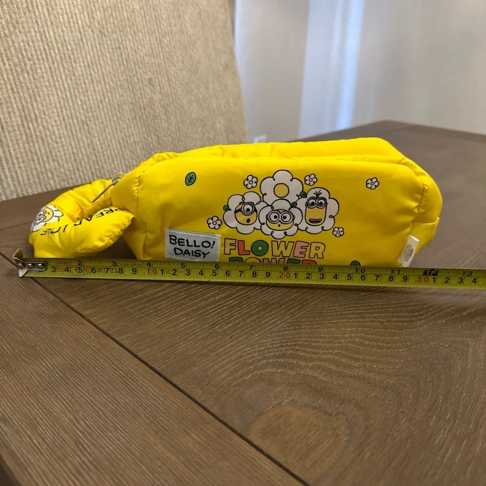 NWT Minions MINISO Flower Power Yellow Cosmetic Bag Makeup Carrier Zip Up‎